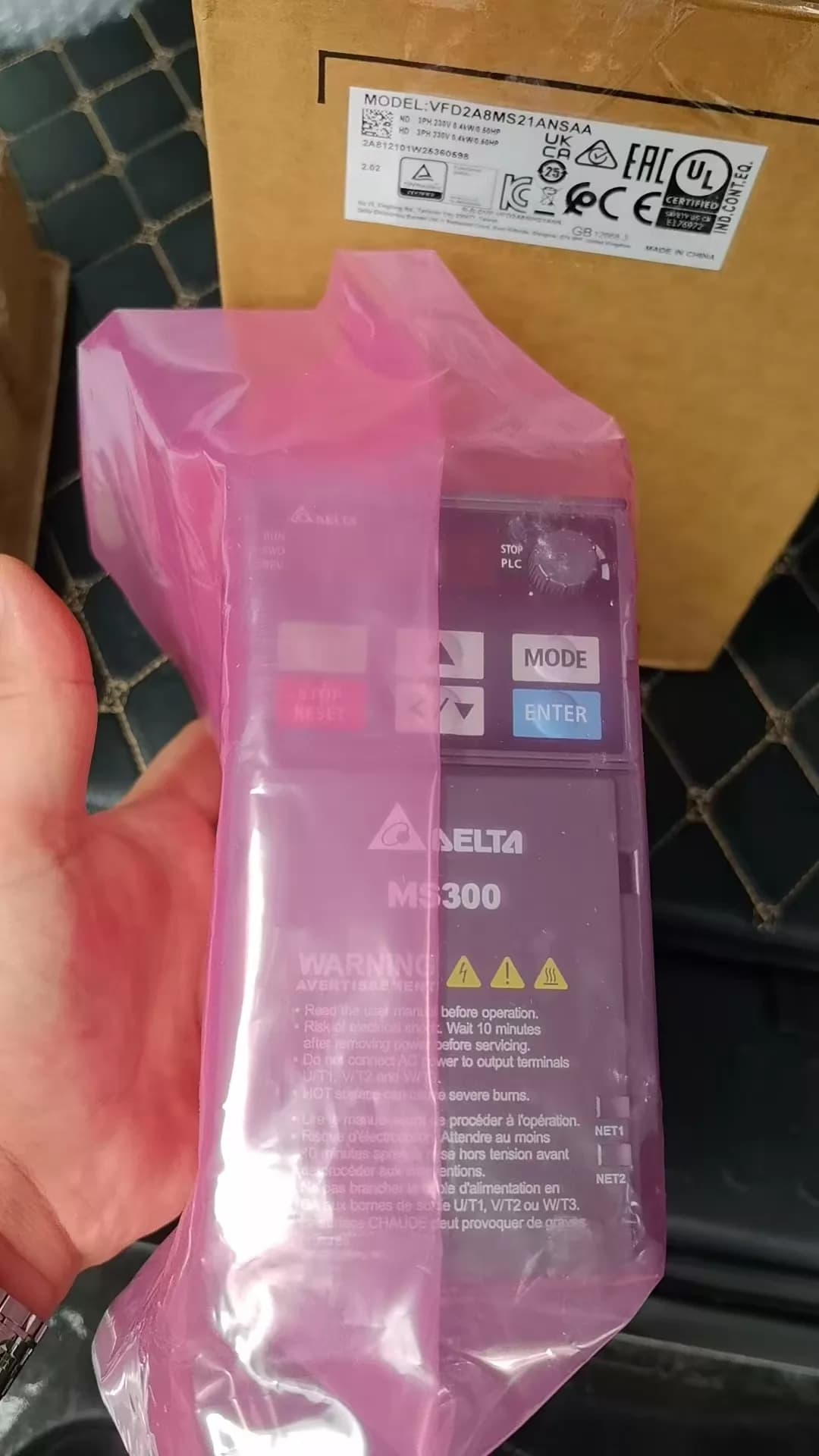 100 % brandneues Original und Original Delta 220 V 0,4 kW VFD2A8MS21ANSAA Frequenzumrichter Antriebsservomotor