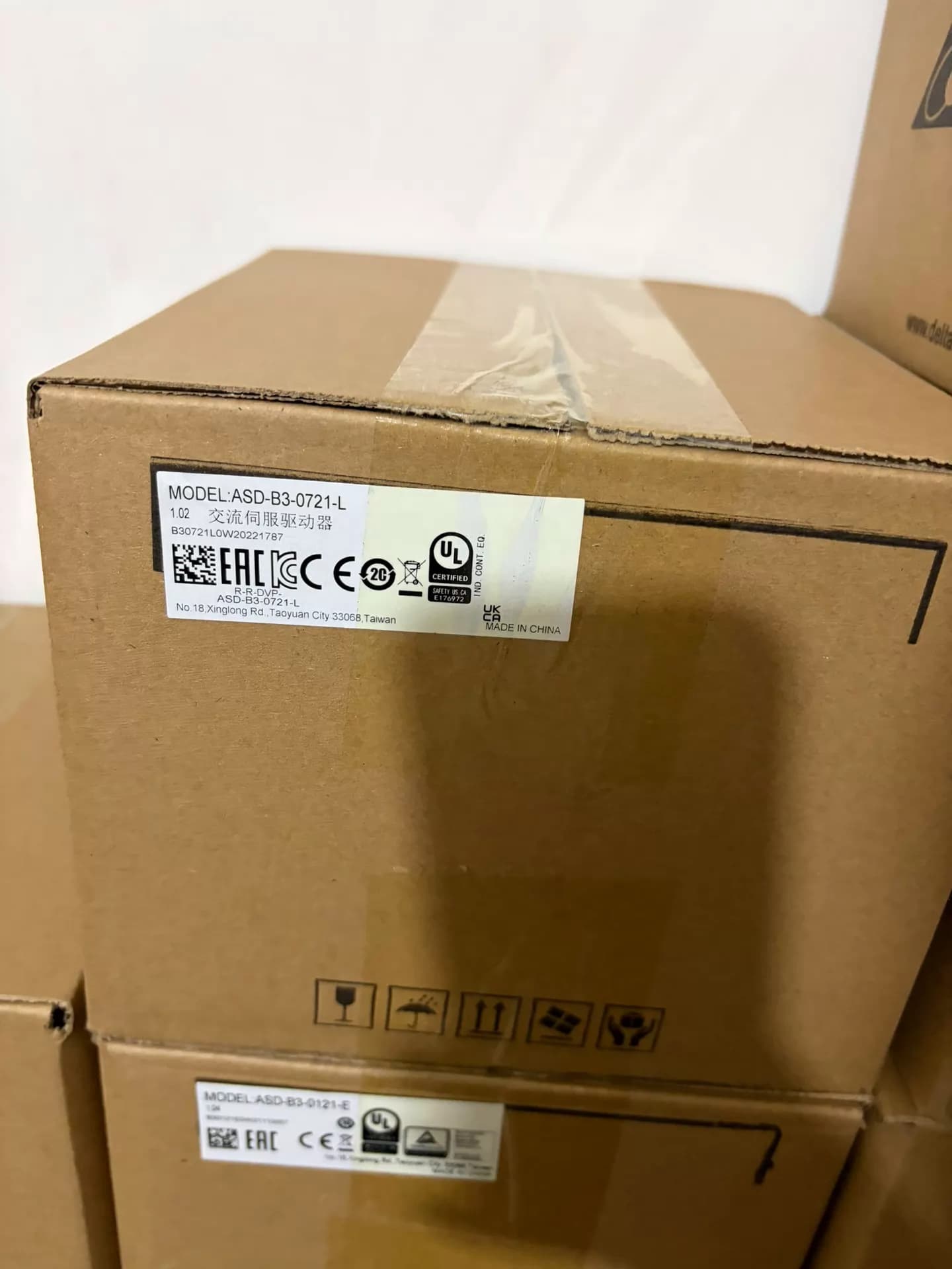 100 % brandneues Original und Original Delta ASD-B3-0721-L/750 W Frequenzumrichter Antriebsservomotor
