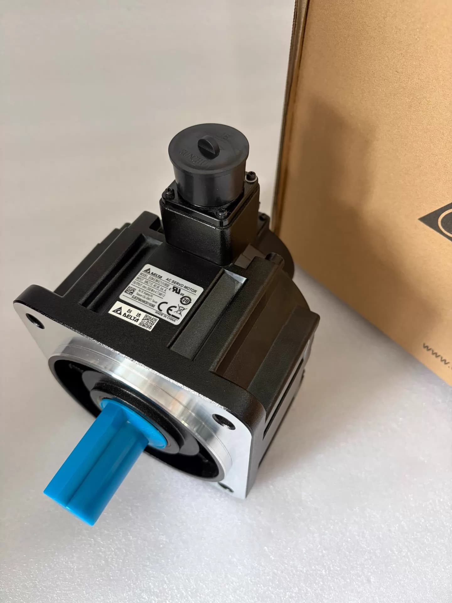100 % brandneue, originale und echte Delta ECM-E3M-E21310RSE Frequenzumrichter, Antriebsservomotor