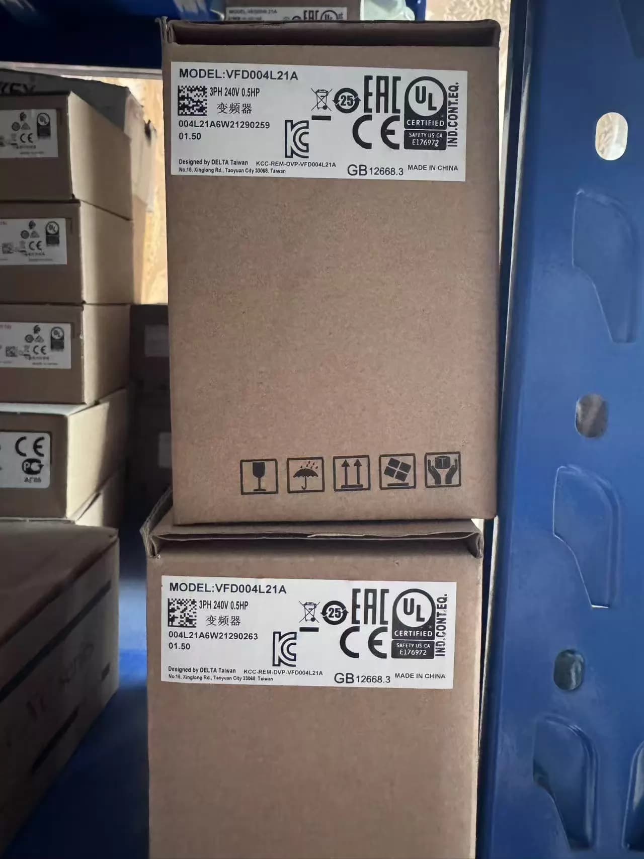 100 % brandneuer, originaler Delta VFD004EL21A Frequenzumrichter, Antriebsservomotor
