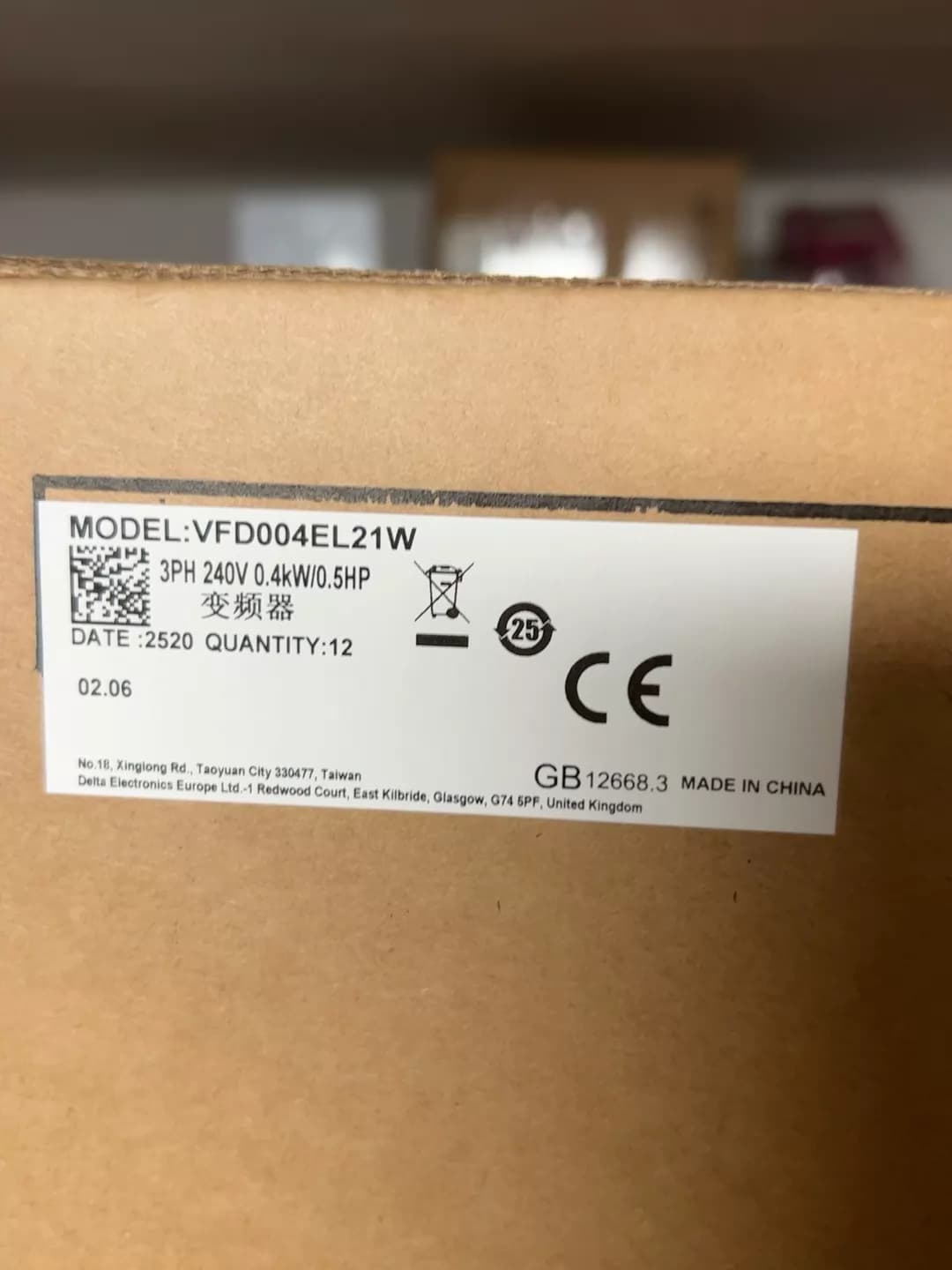 100 % brandneuer Original-Frequenzumrichter Delta VFD004EL21W