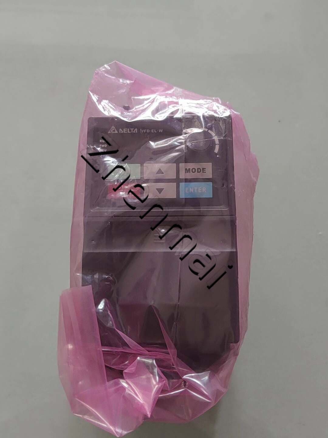 100 % brandneuer Original-Frequenzumrichter Delta VFD007EL43W
