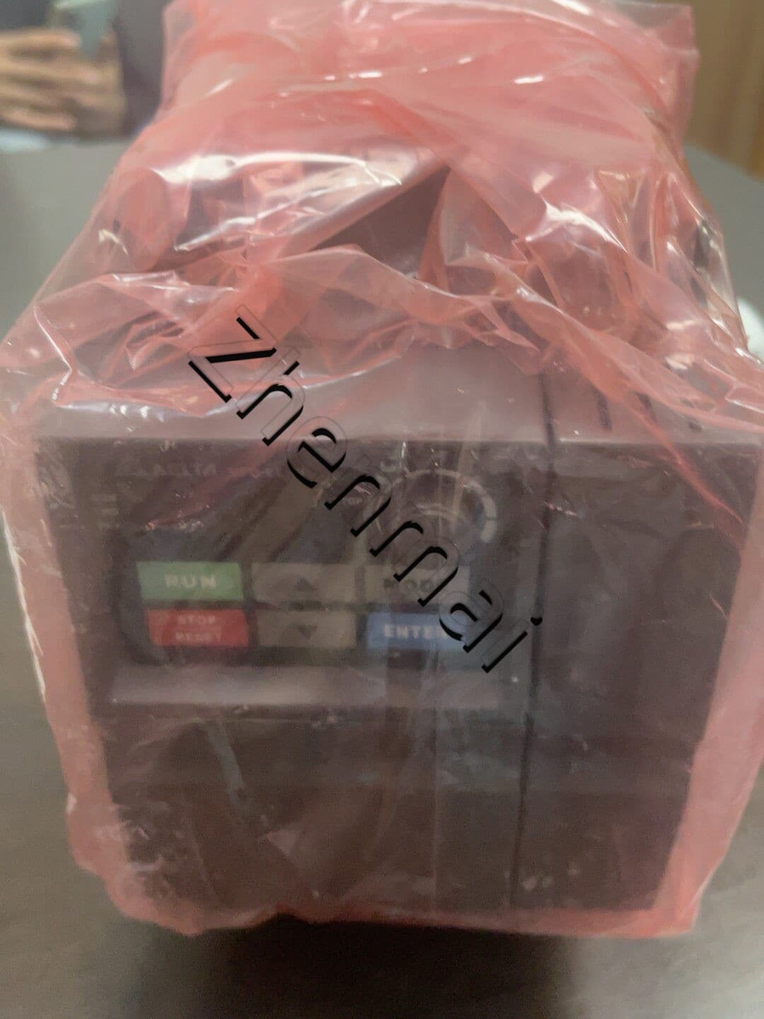 100 % brandneuer Original-Frequenzumrichter Delta VFD015EL21W
