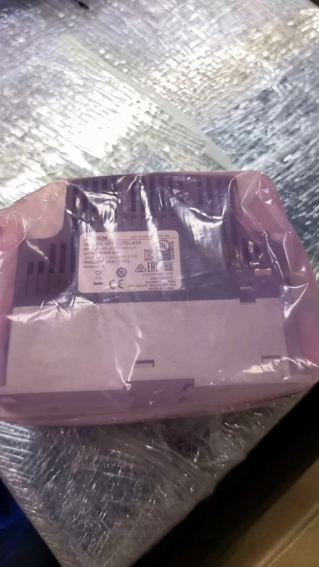 100 % brandneuer, originaler und echter Delta VFD037EL43A Frequenzumrichter, Antriebsservomotor
