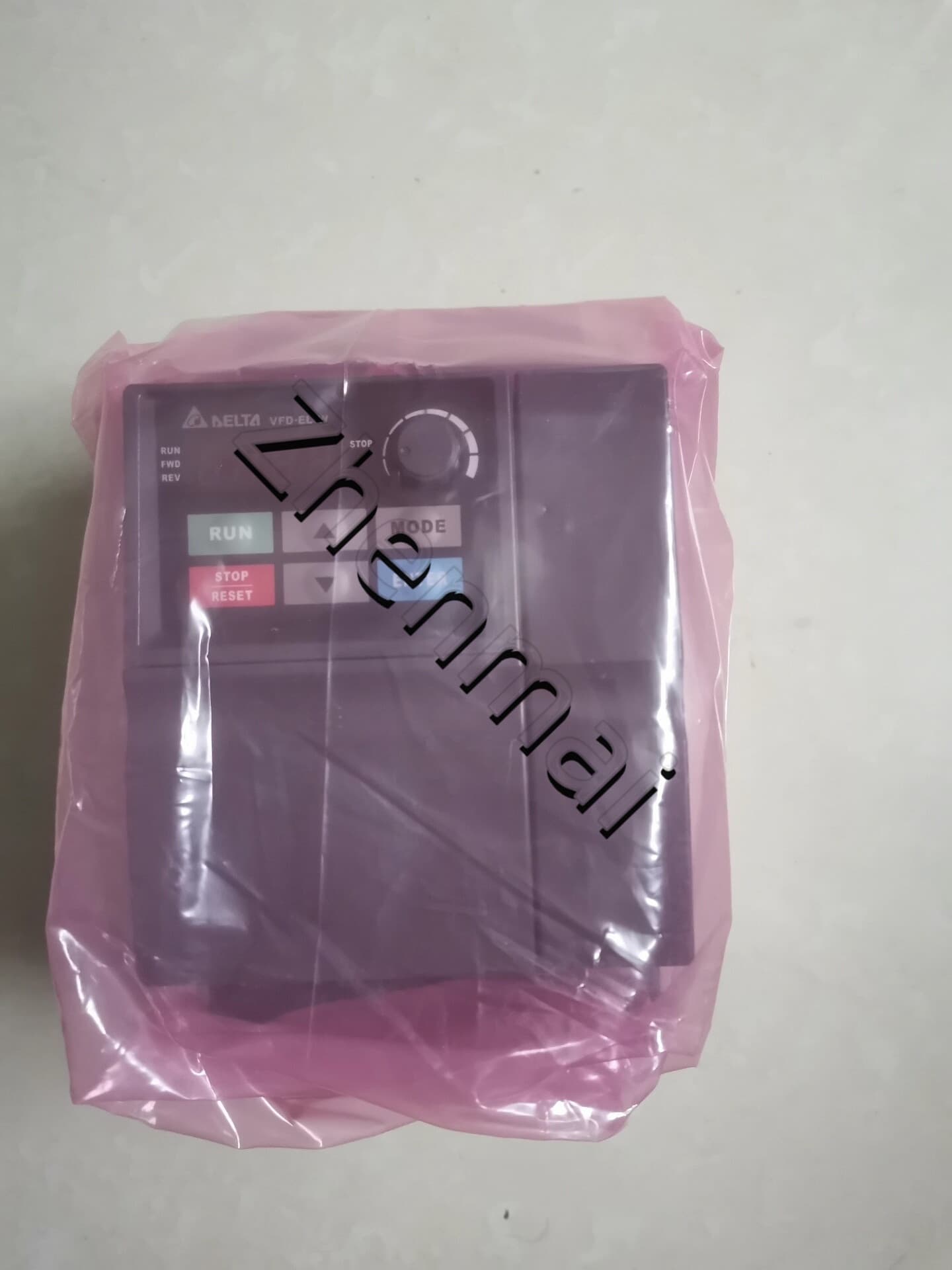 100 % brandneuer Original-Frequenzumrichter Delta VFD040EL43W