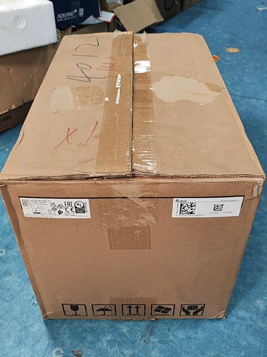 100 % brandneuer Original-Frequenzumrichter Delta VFD075C43A-21, Antriebsservomotor