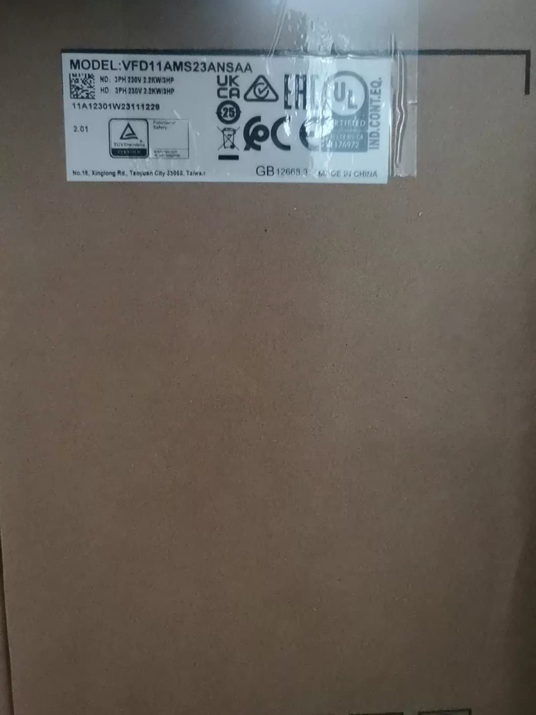 100 % brandneuer, originaler und echter Delta VFD11AMS23ANSAA 2,2 kW dreiphasiger 220-V-Frequenzumrichter-Antriebs-Servomotor