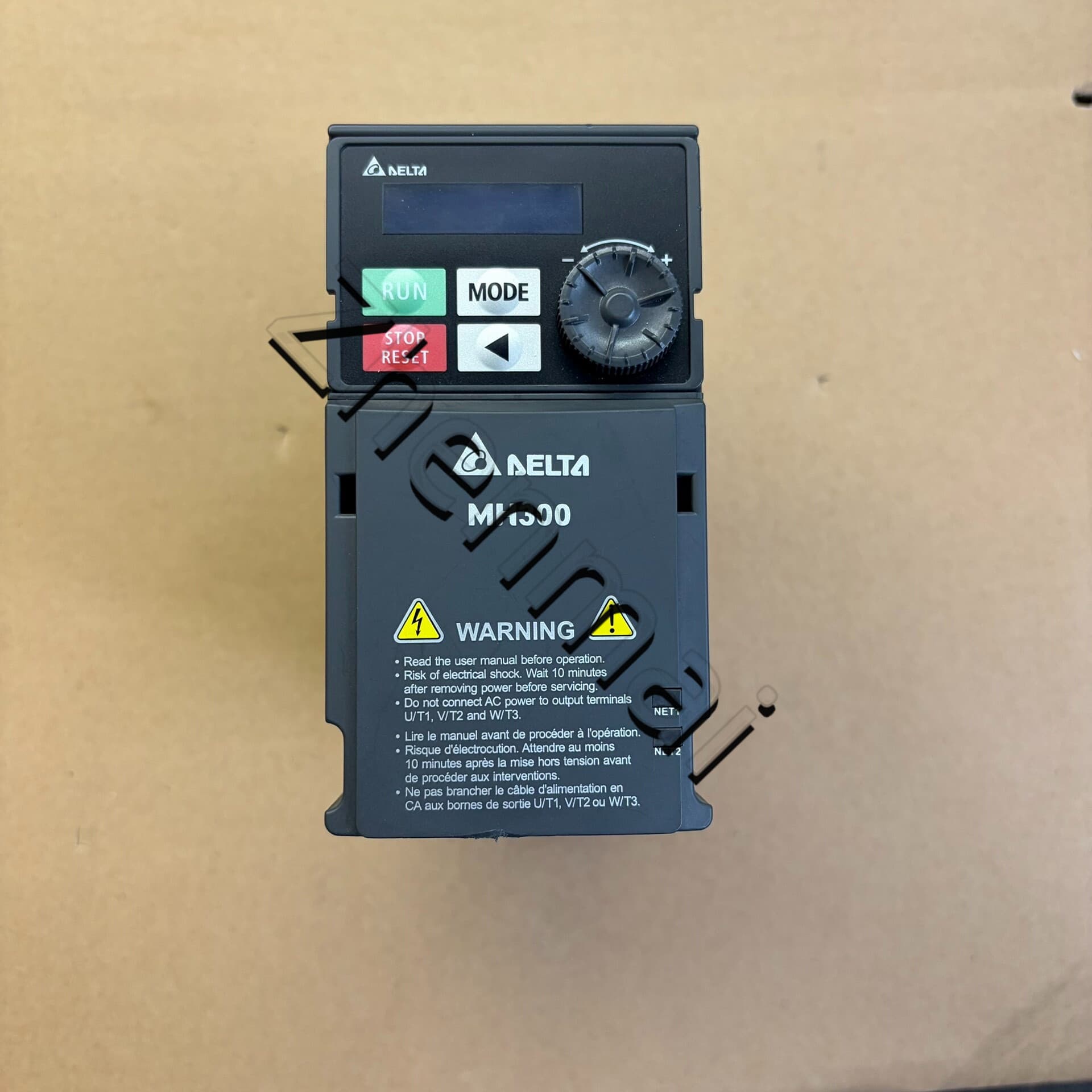 100 % brandneues Original und Original Delta VFD2A8MH21ANSAA 0,4 kW 220 V Frequenzumrichter Antriebsservomotor