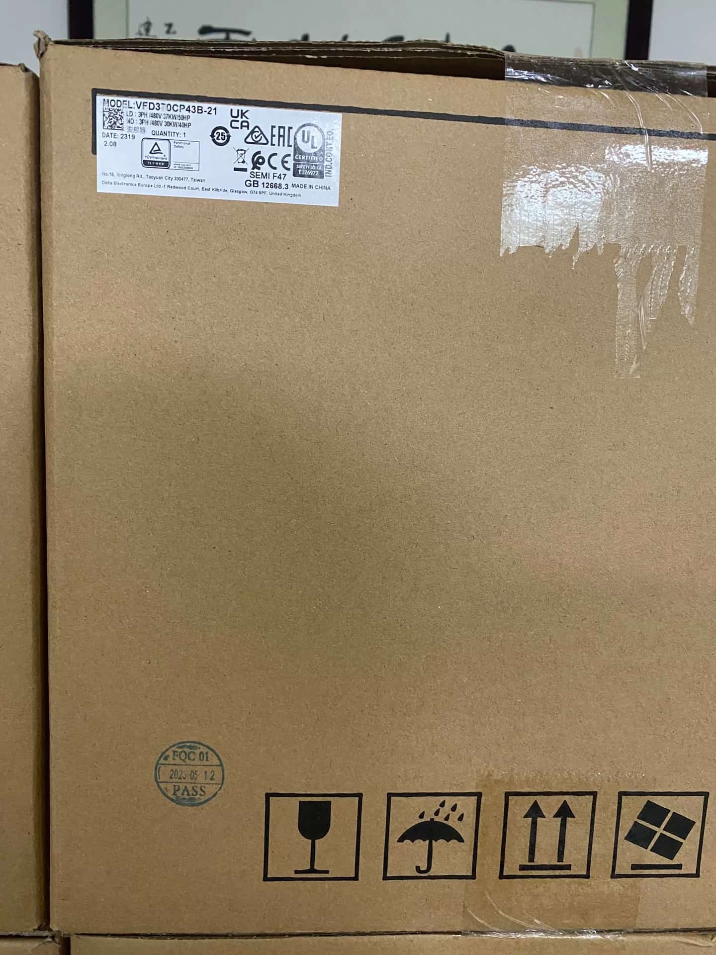 100 % brandneuer, originaler und echter Delta VFD370CP43B-21 380V37KW Frequenzumrichter Antriebsservomotor