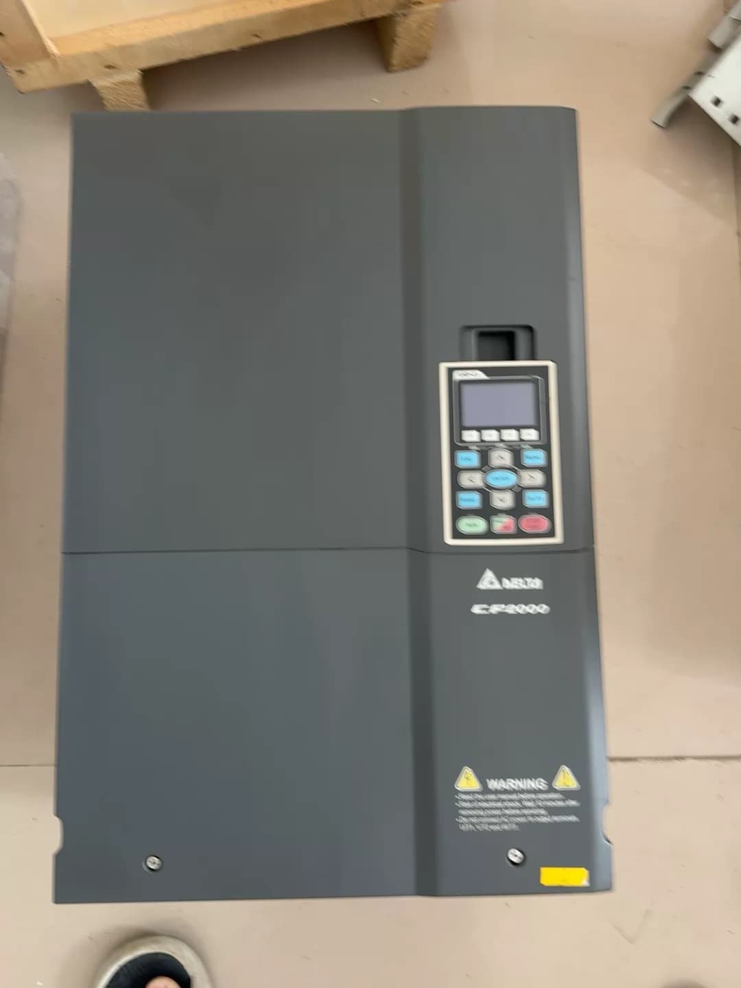 100 % brandneues Original und Original Delta VFD750CP43B-21 380V75KW Frequenzumrichter Antriebsservomotor