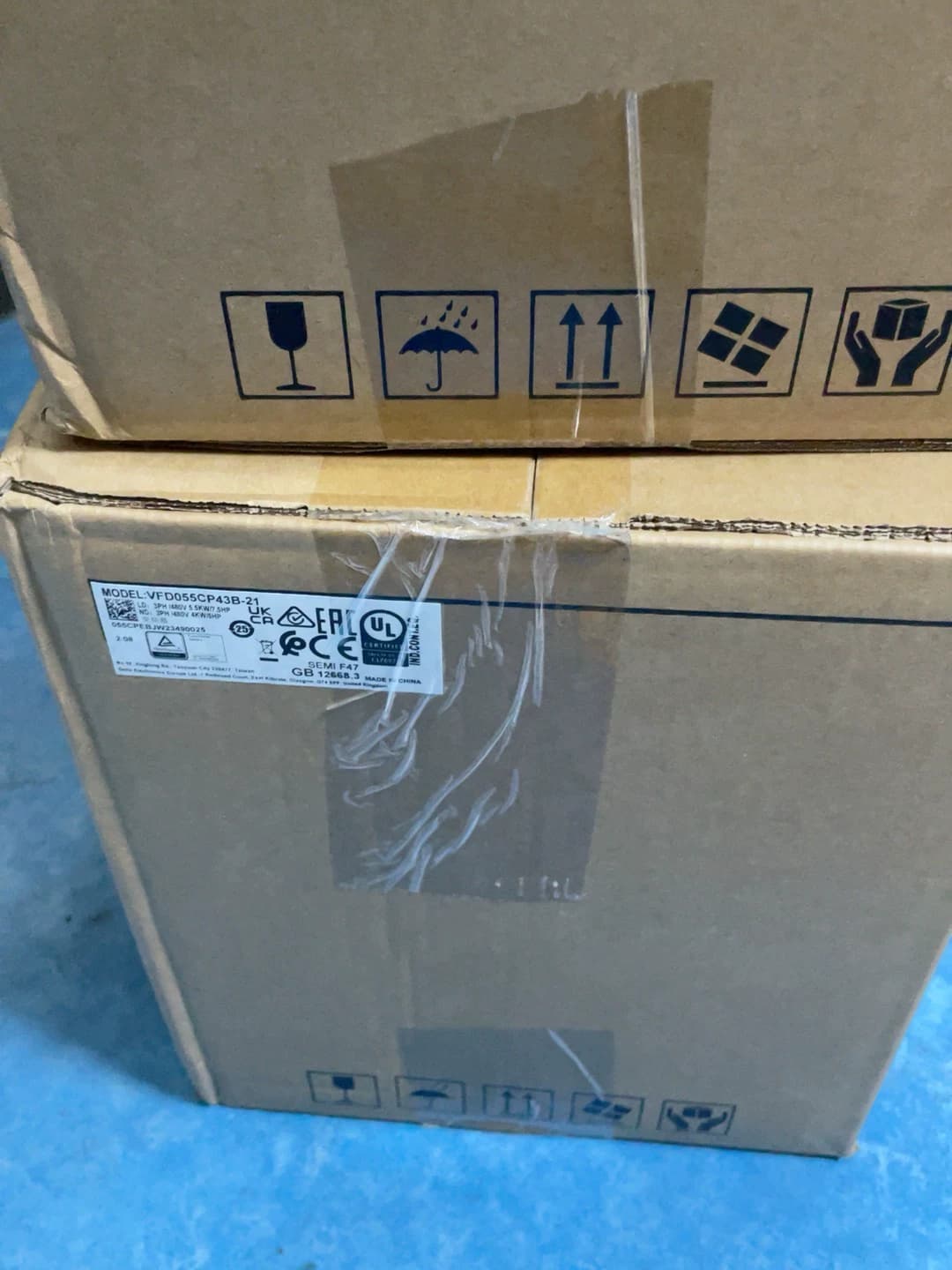 100 % brandneuer, originaler und echter DeltaVFD055CP43B-21 380 V 5,5 kW Frequenzumrichter Antriebsservomotor