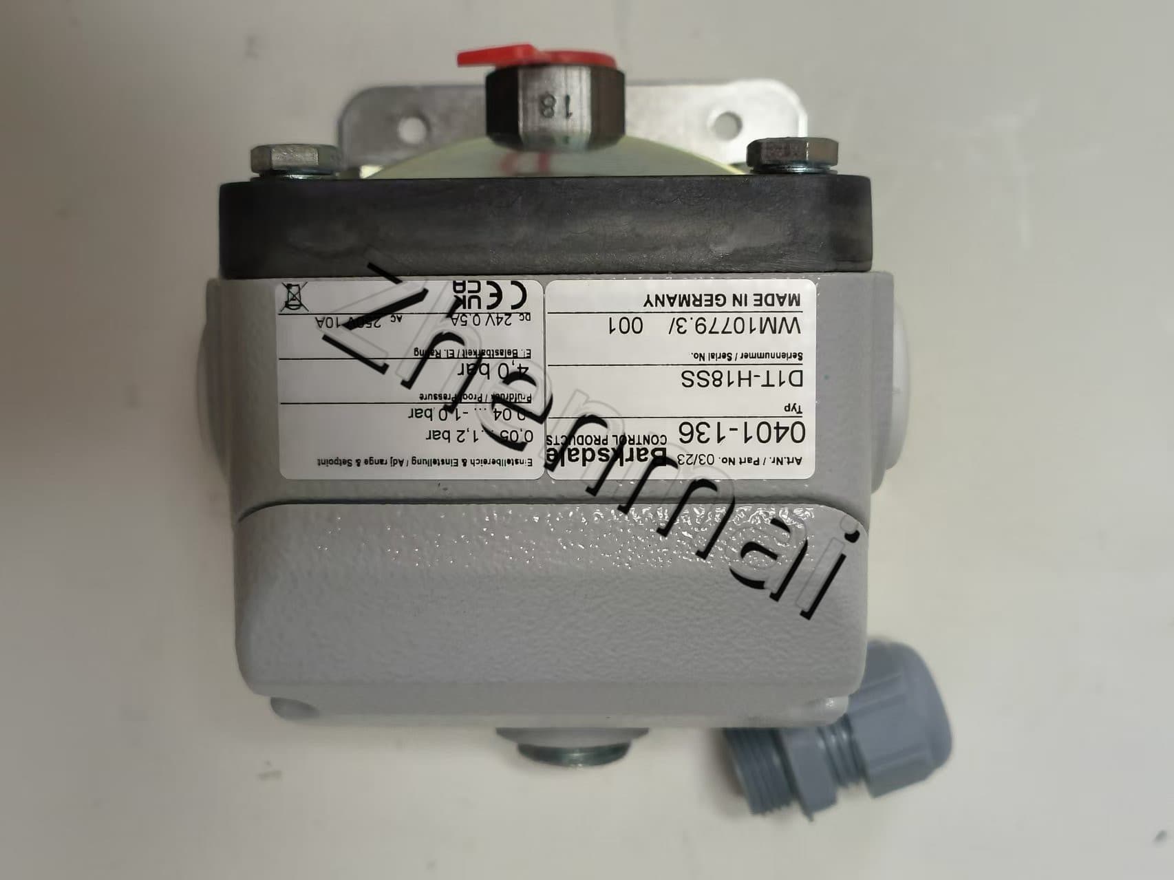 Brandneuer Original Barksdale 0401-136 D1T-H18SS Drucksensor Niveauschalter Durchflussschalter Druckschalter Schneller Versand