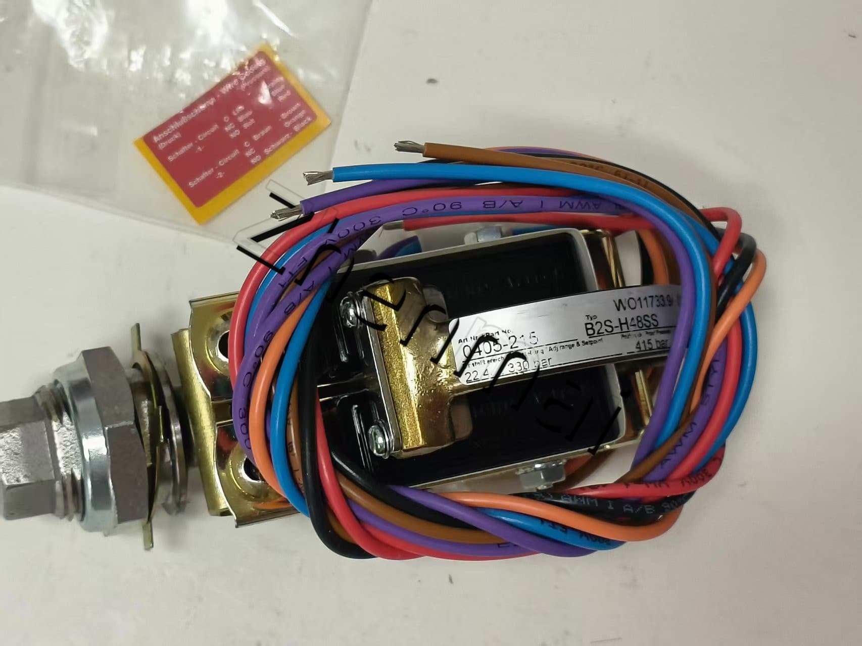 Brandneuer Original Barksdale 0405-215 B2S-H48SS Drucksensor Niveauschalter Durchflussschalter Druckschalter Schneller Versand