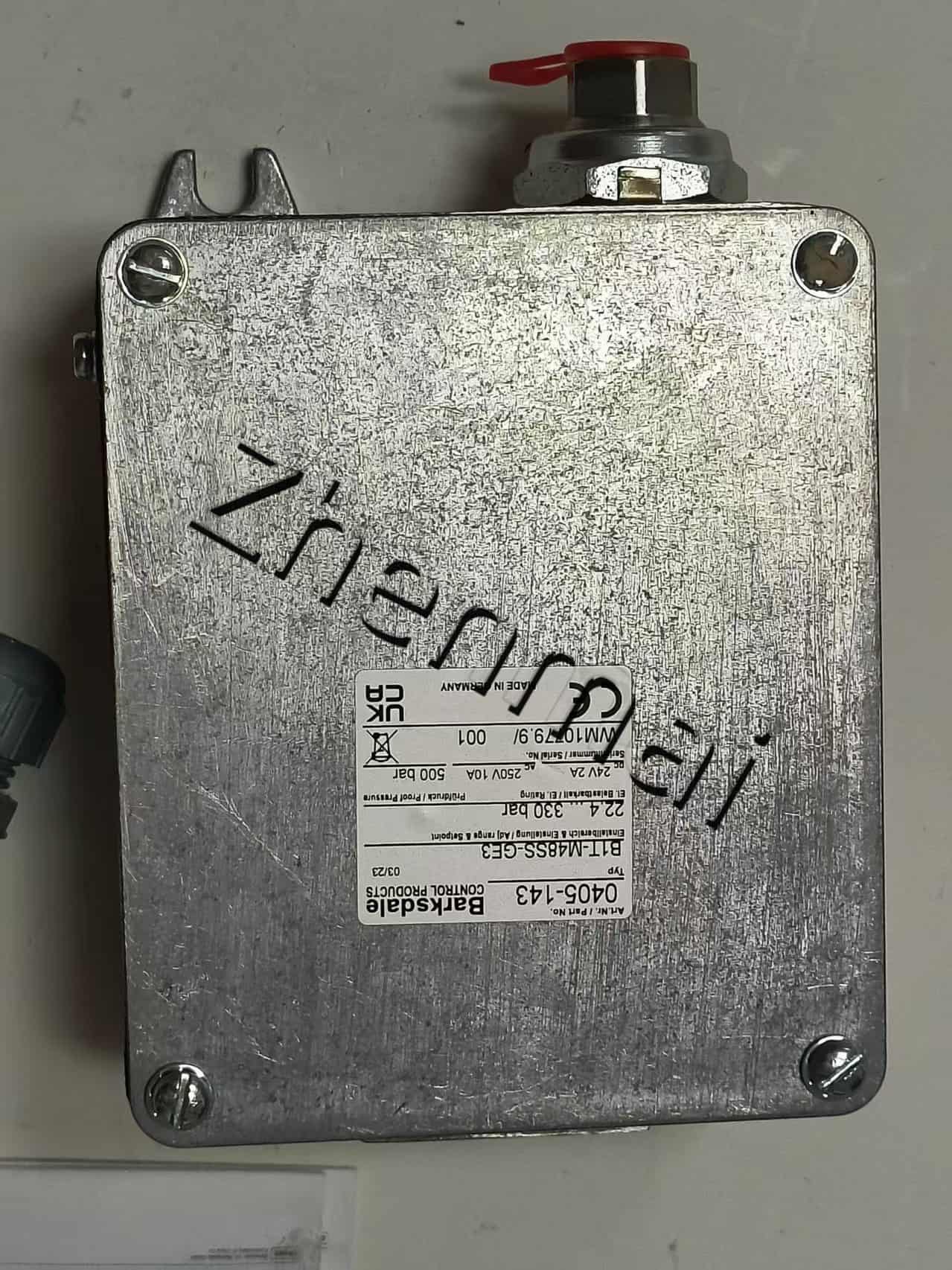 Brandneues Original Barksdale B1T-M48SS-GE3 0405-143 Drucksensor Niveauschalter Durchflussschalter Druckschalter Schneller Versand