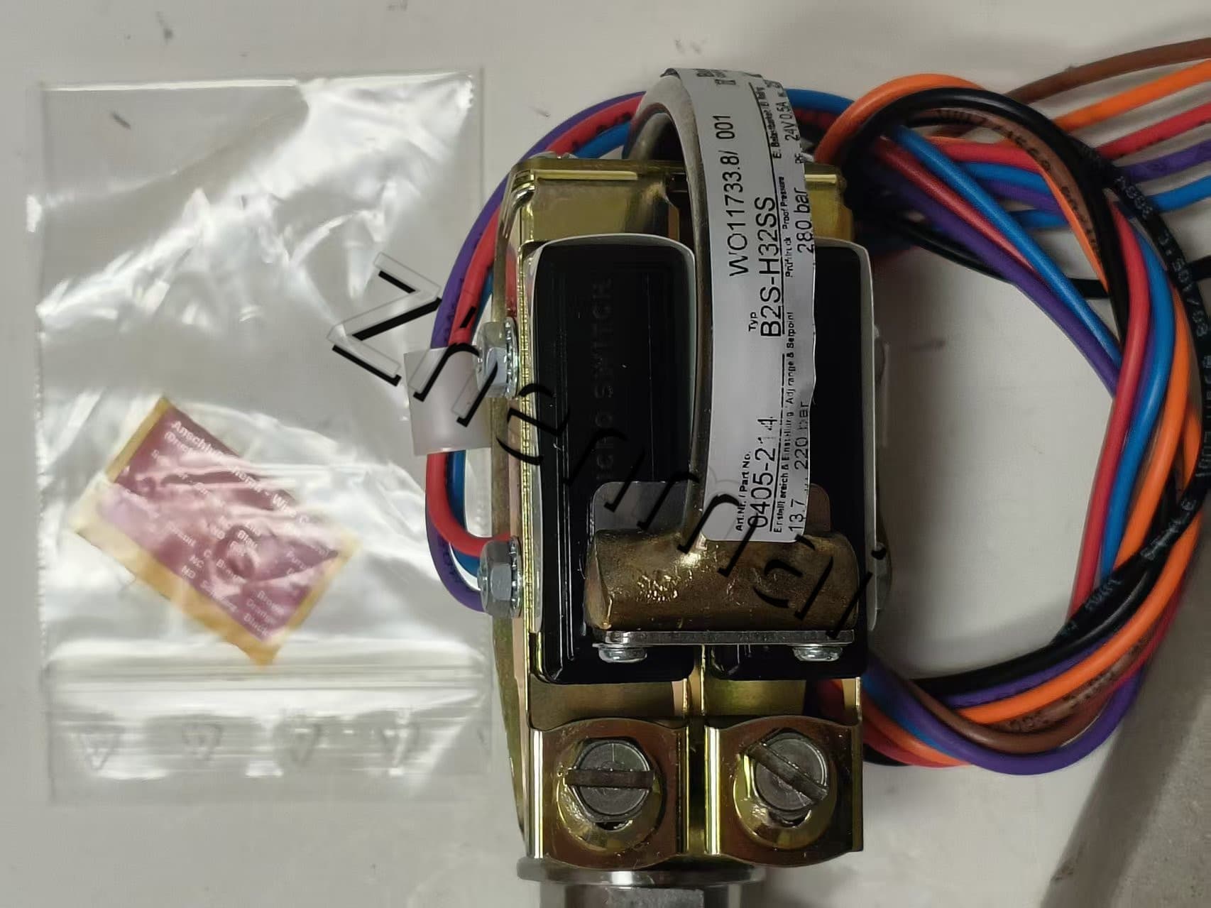 Brandneuer Original Barksdale B2S-H32SS Drucksensor Niveauschalter Durchflussschalter Druckschalter Schneller Versand