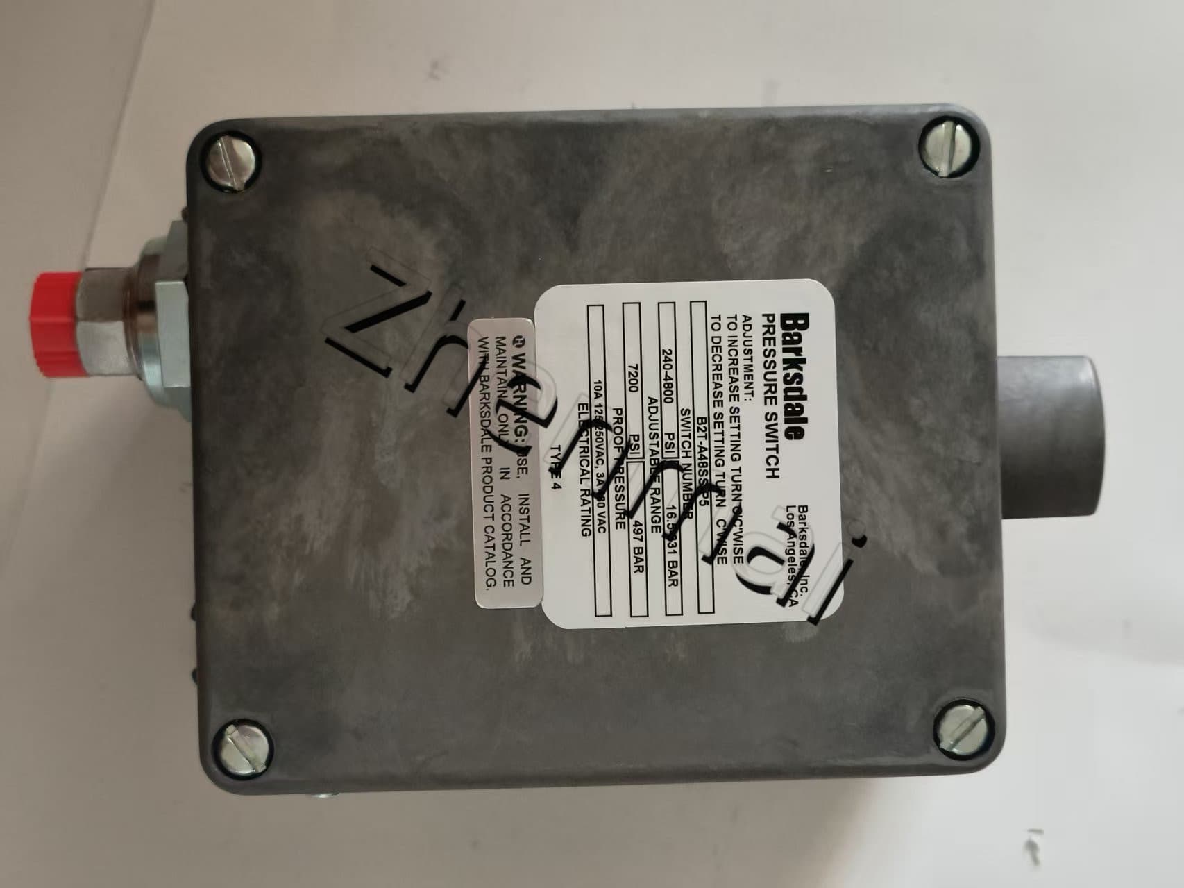 Brandneuer Original Barksdale BB2T-A48SS-P5 Drucksensor Niveauschalter Durchflussschalter Druckschalter Schneller Versand