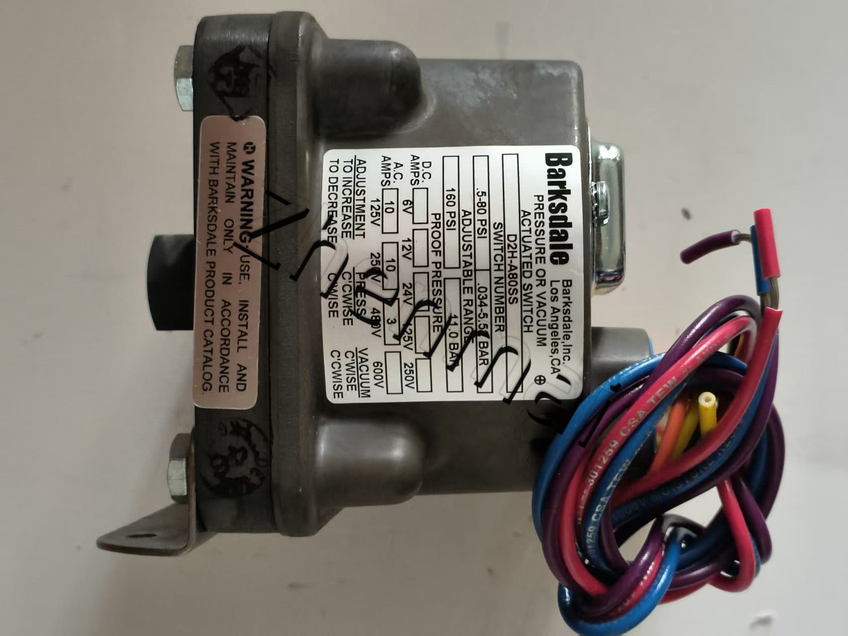 Brandneuer Original Barksdale D2H-A80SS Drucksensor Niveauschalter Durchflussschalter Druckschalter Schneller Versand