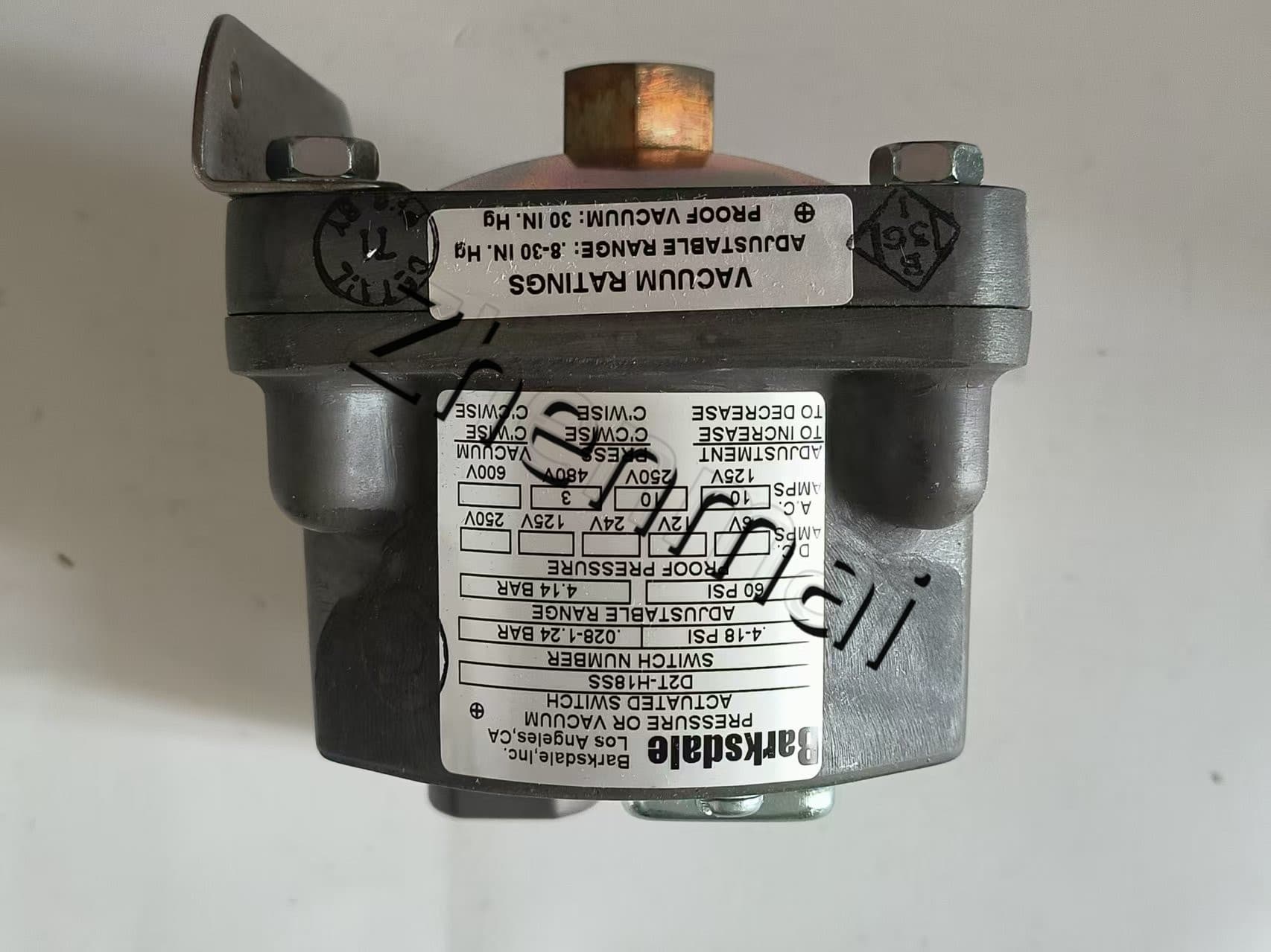 Brandneuer Original Barksdale D2T-H18SS Drucksensor Niveauschalter Durchflussschalter Druckschalter Schneller Versand