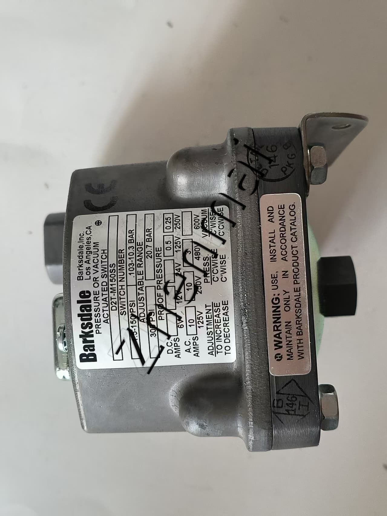 Brandneuer Original Barksdale D2T-M150SS Drucksensor Niveauschalter Durchflussschalter Druckschalter Schneller Versand