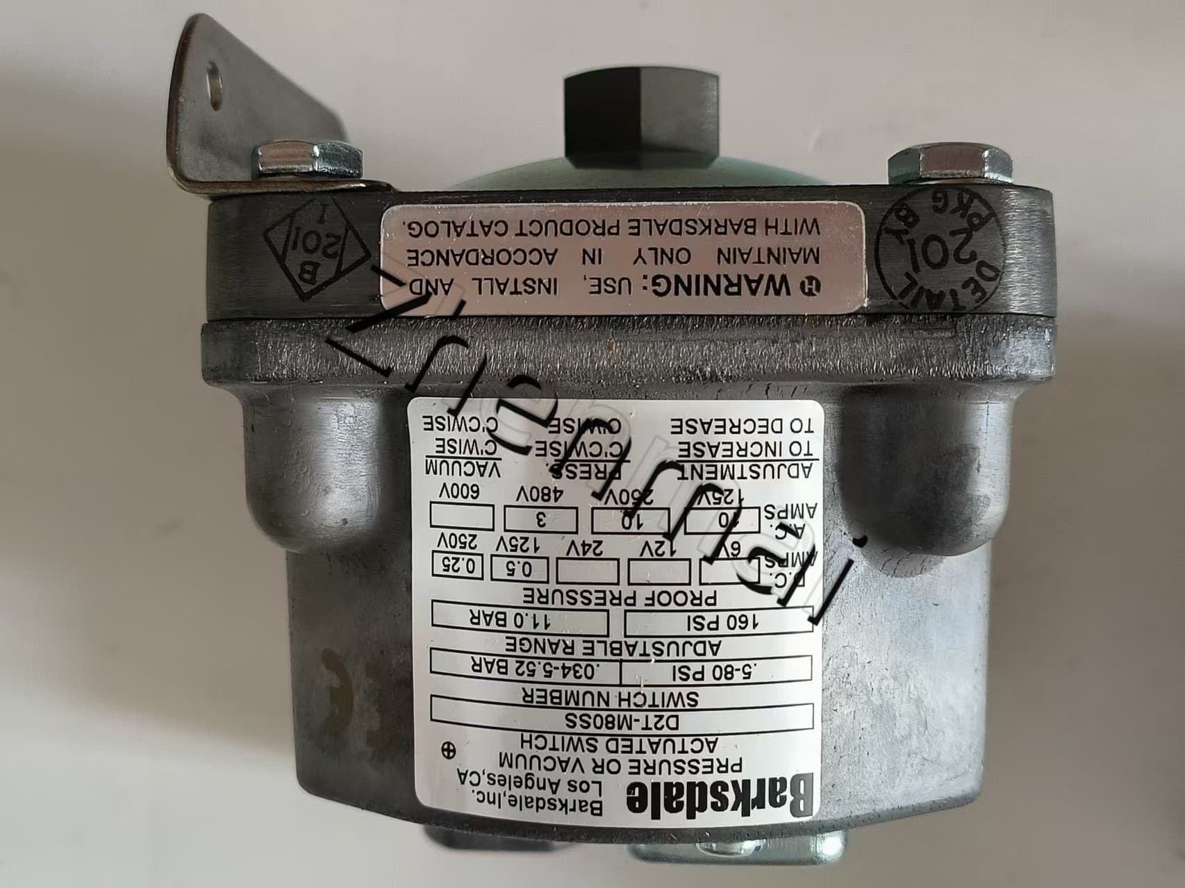 Brandneuer Original Barksdale D2T-M80SS Drucksensor Niveauschalter Durchflussschalter Druckschalter Schneller Versand