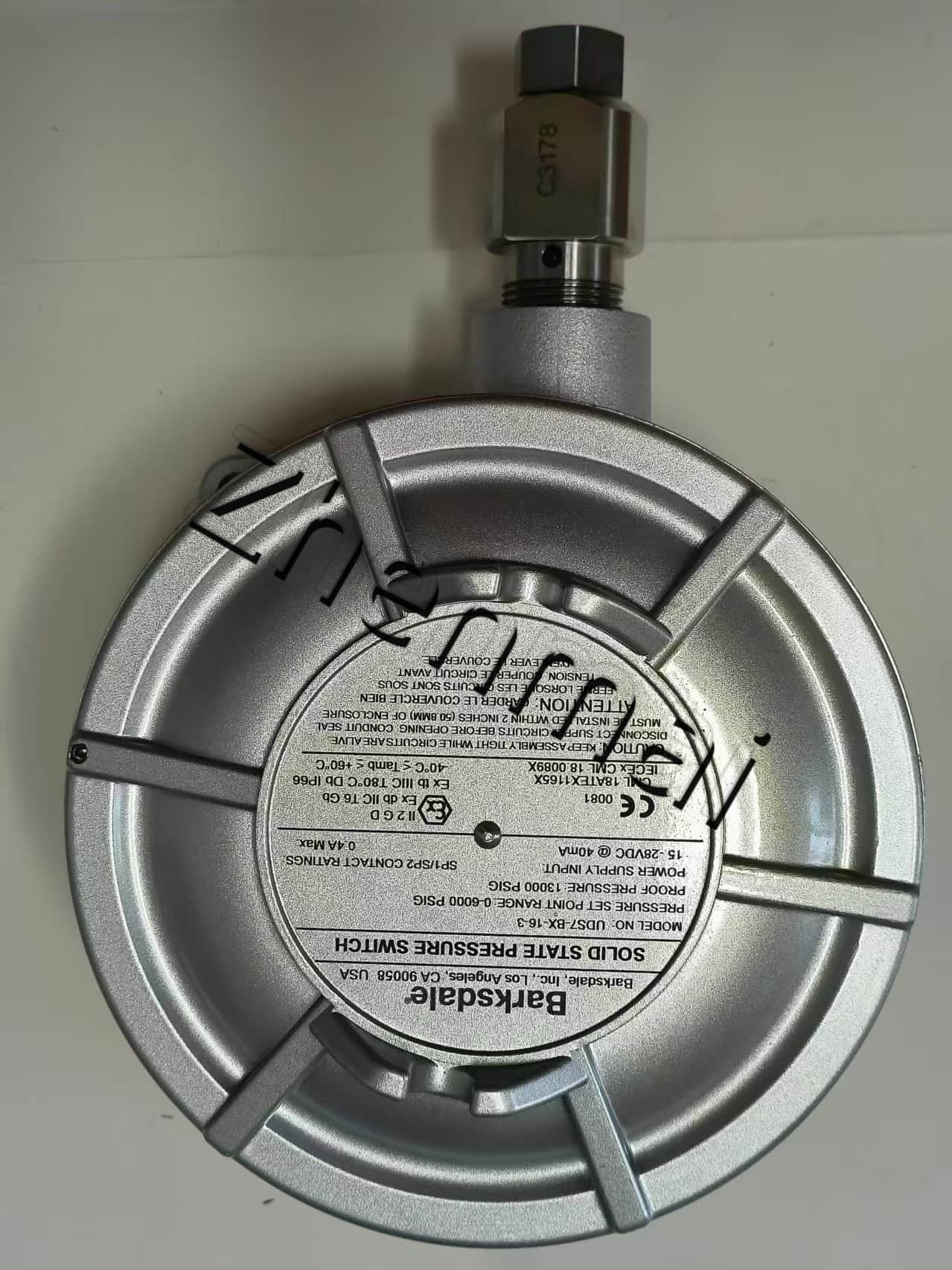 Brandneues Original Barksdale UDS7-BX-16-3 0427U002 Drucksensor Niveauschalter Durchflussschalter Druckschalter Schneller Versand