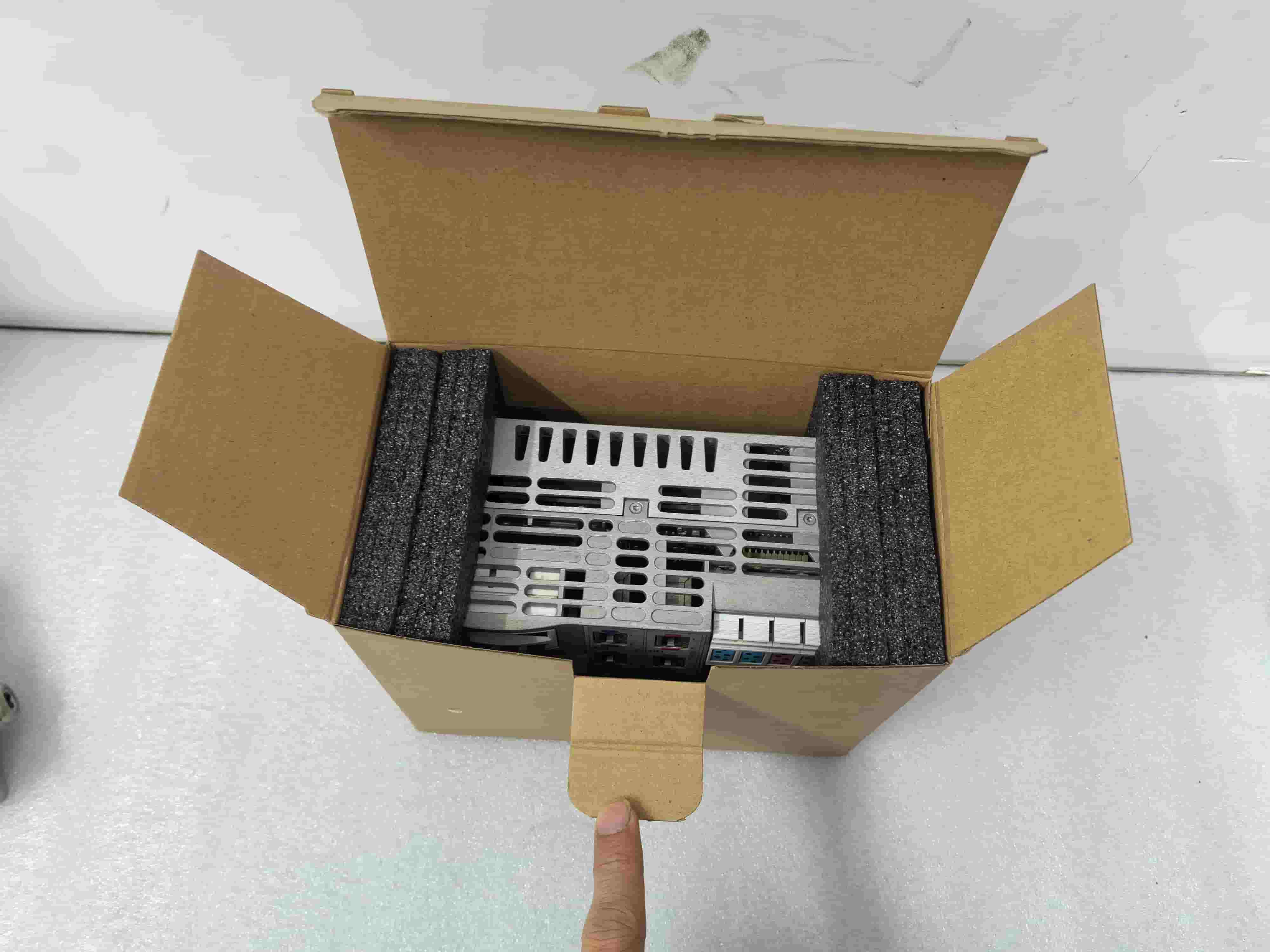 Brandneuer Original Bosch Rexroth Servoantrieb CML45.1-3P-504-NA-NNNN-NW Servomotor Schneller Versand