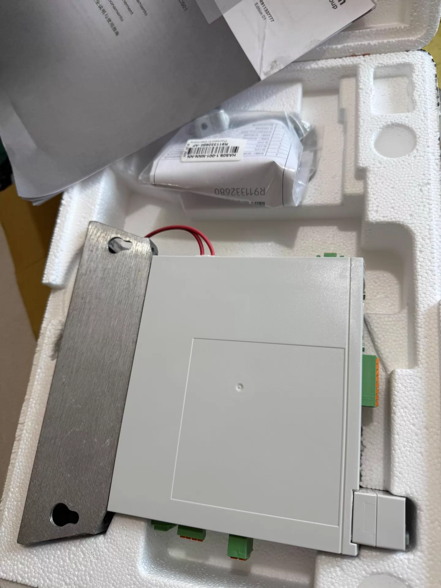 Brandneuer Original Bosch Rexroth Servoantrieb HCS01.1E-W0009-A-02-B-ET-EC-PB-NN-NN-FW Servomotor Schneller Versand