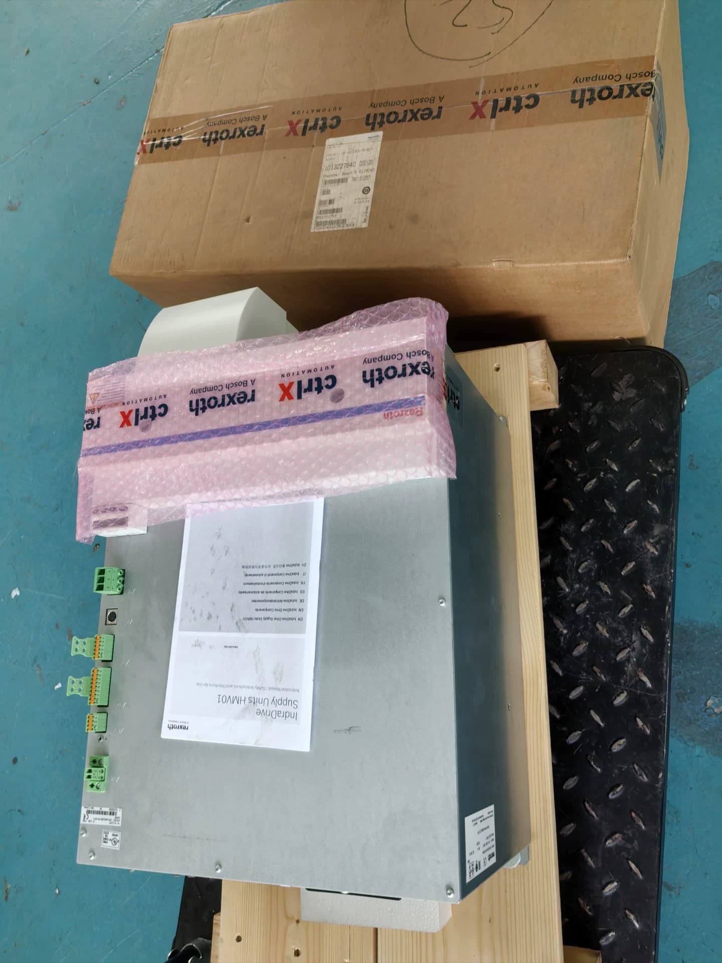 Brandneuer Original Bosch Rexroth Servoantrieb HMV01.1R-W0120-A-07-NNNN Servomotor Schneller Versand