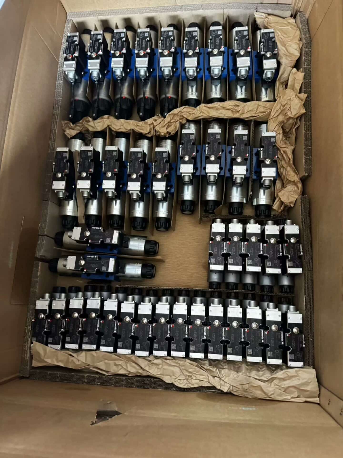 Brandneuer Original Bosch Rexroth Servoantrieb Proportionalventil 3DREME16P-7X/250YG24K31F1V Servomotor Schneller Versand