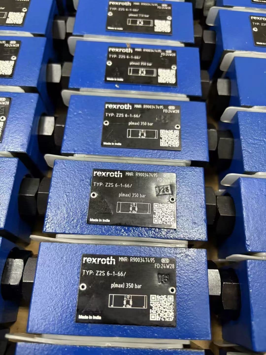 Brandneuer Original Bosch Rexroth Servoantrieb Proportionalventil 4WRA6W30-2X/G24K4/V Servomotor Schneller Versand