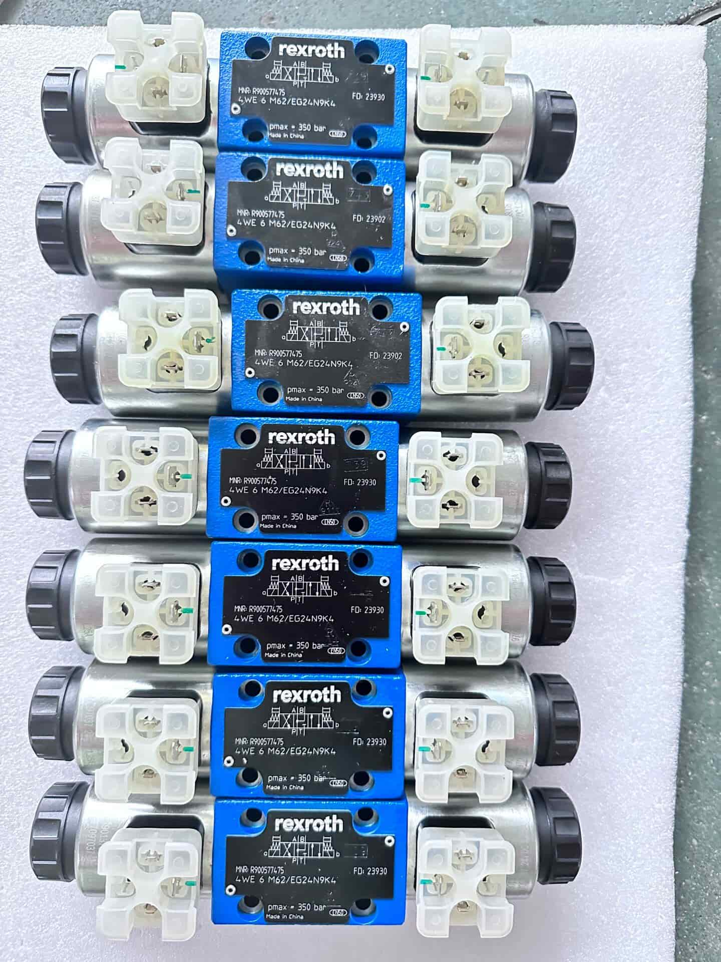 Brandneuer Original Bosch Rexroth Servoantrieb Proportionalventil 4WRTE25W8-350L-4X6EG24EK31F1M Servomotor Schneller Versand
