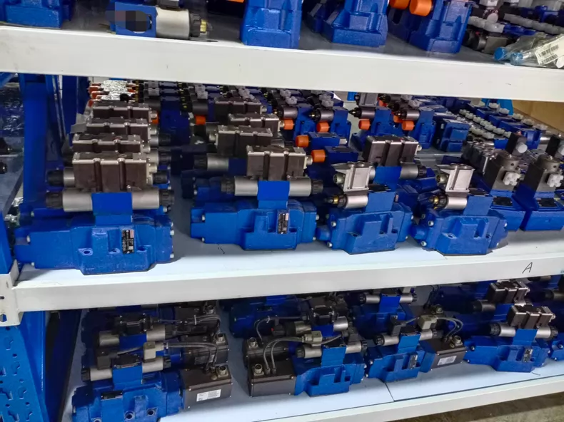 Brandneuer Original Bosch Rexroth Servoantrieb Proportionalventil 4WRZ25W8-325-7X/6EG24N9K4/D3M Servomotor Schneller Versand