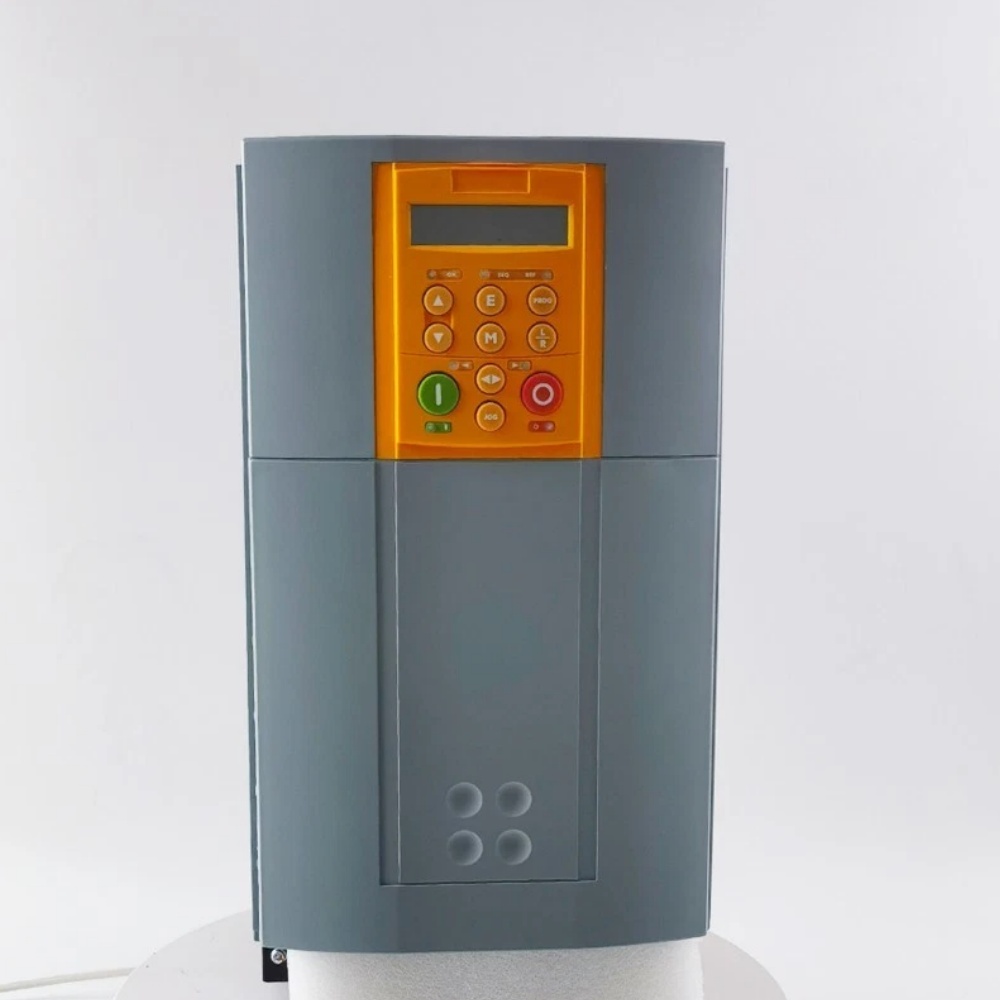 Brandneues Original Parker 590P-23311020-P00-U4V0 Servoantriebe, Frequenzumrichter, Servomotoren, Controller, schneller Versand