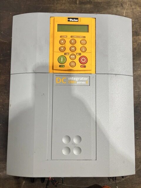 Brandneues Original Parker 598P-53260010-TP00-U4WP Servoantriebe, Frequenzumrichter, Servomotoren, Controller, schneller Versand