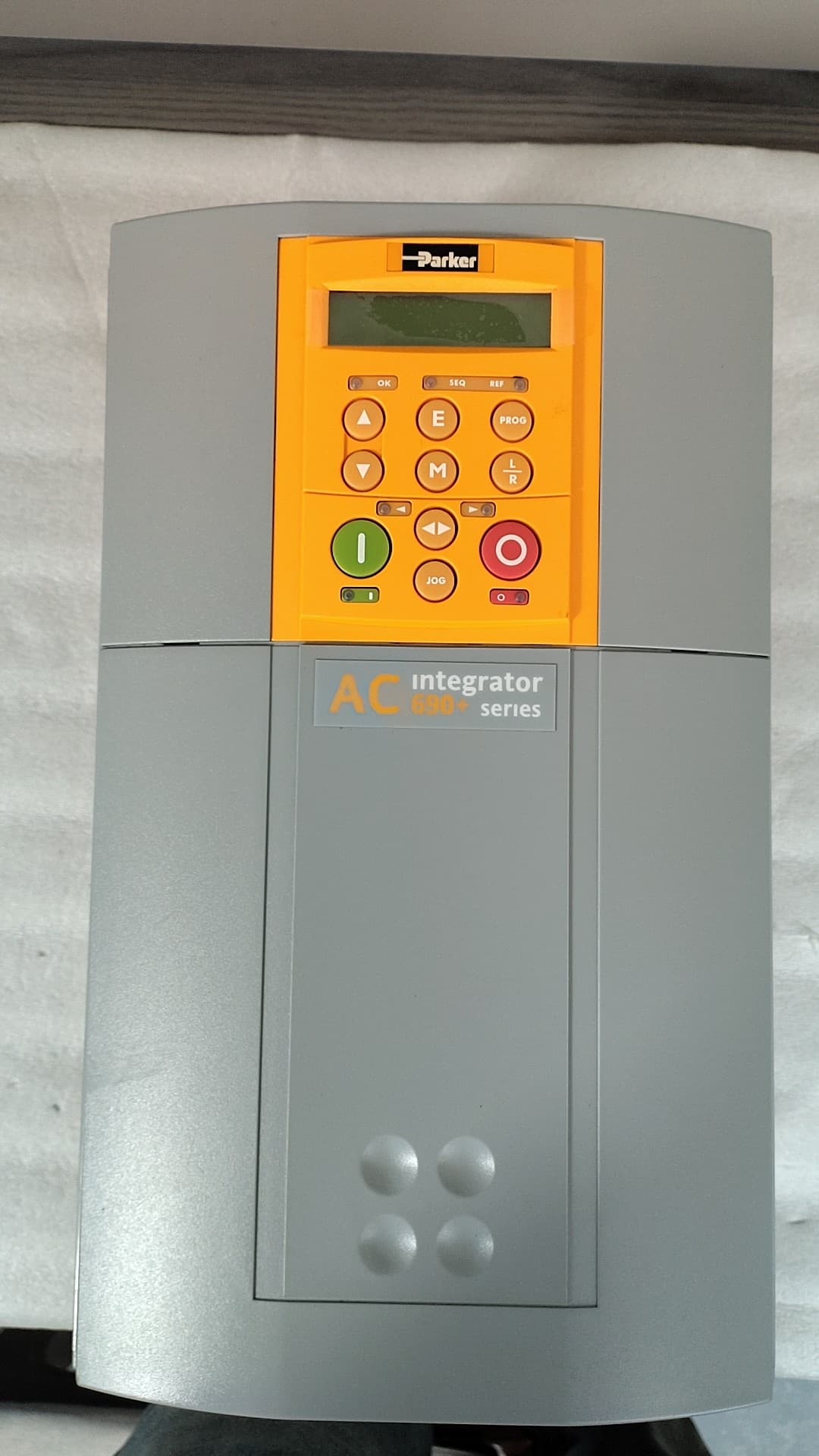 Brandneues Original Parker 690-432230C0-B00P00-A400 Servoantriebe, Frequenzumrichter, Servomotoren, Controller, schneller Versand