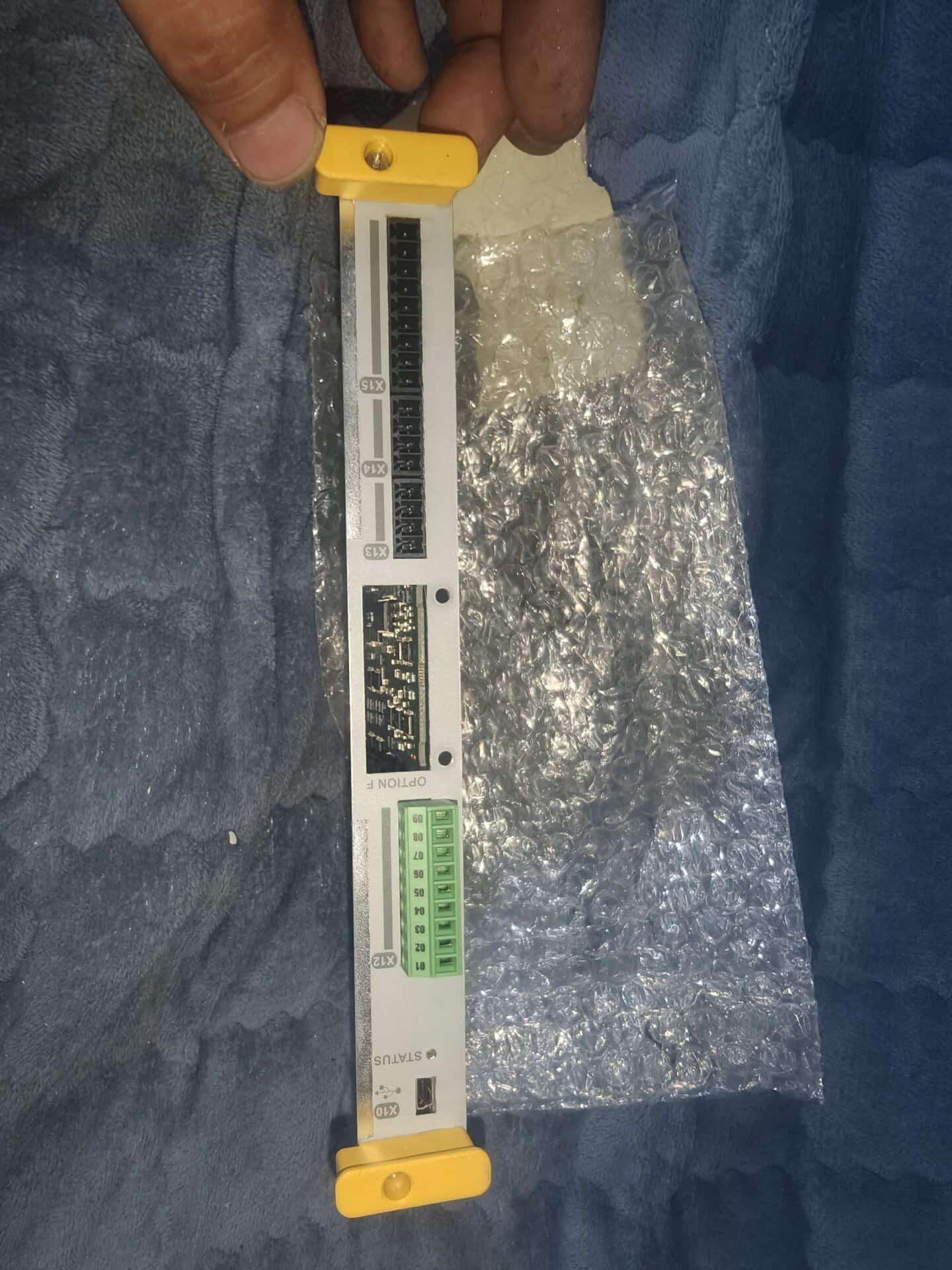 Brandneue Original Parker AH469910U001 Servoantriebe, Frequenzumrichter, Servomotoren, Controller, schneller Versand